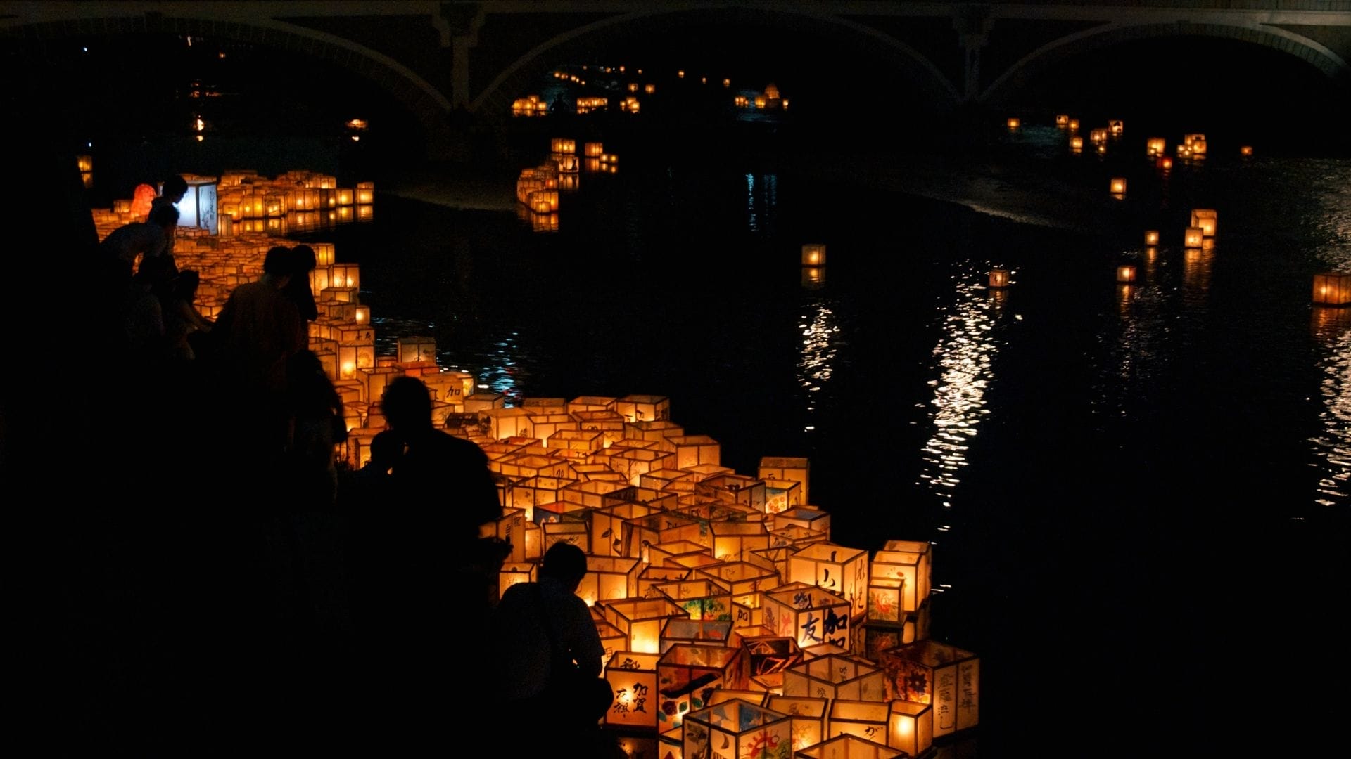 Conclusion-of-Lantern-Floating-Hawaii-Festival