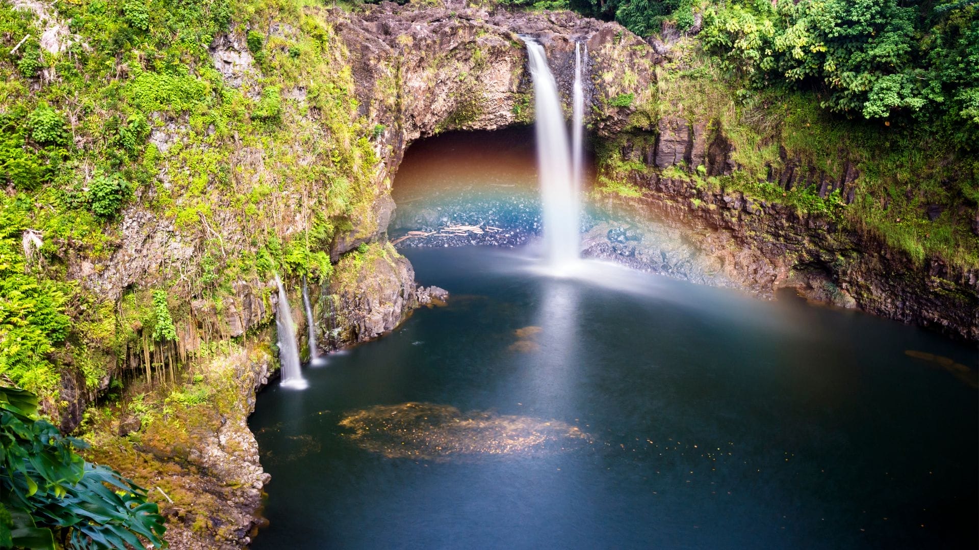 Rainbow-Falls-Hawaii